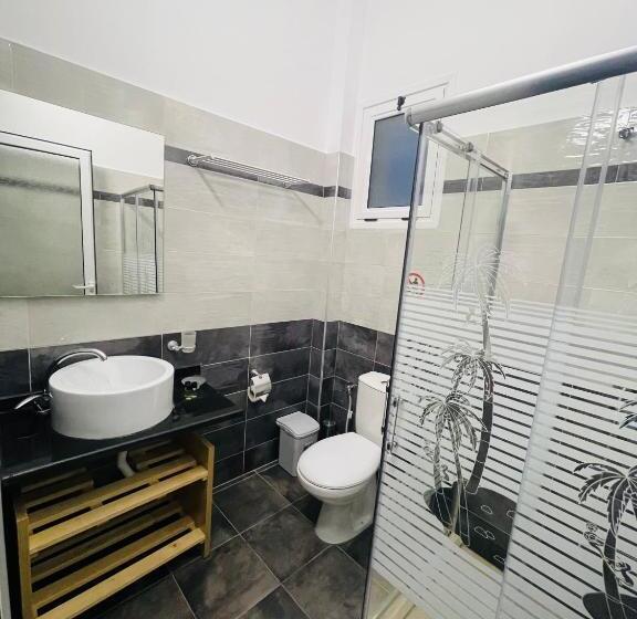 חדר דלוקס לשלושה, Kred