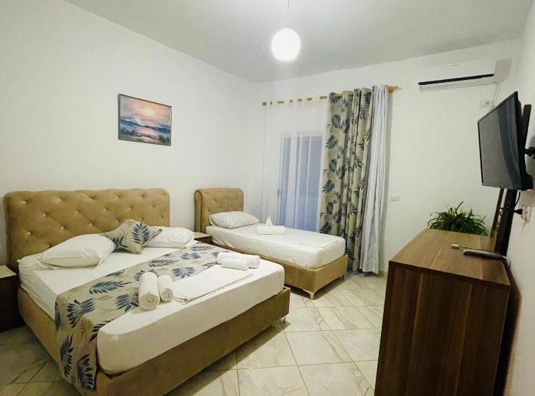 חדר דלוקס לשלושה, Kred