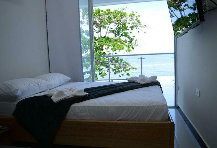 חדר דלוקס עם מרפסת נוף לים, Alpha Hotel Boutique