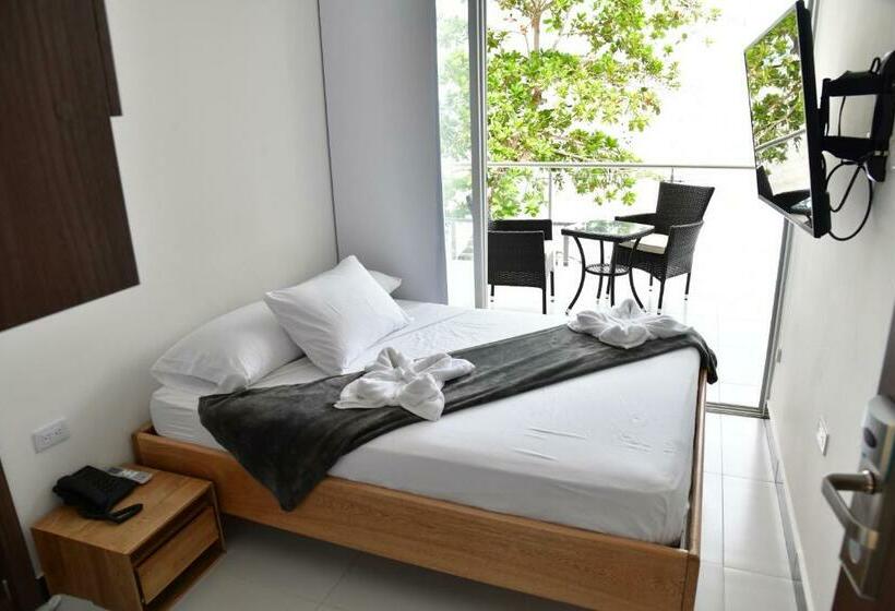 חדר דלוקס עם מרפסת נוף לים, Alpha Hotel Boutique