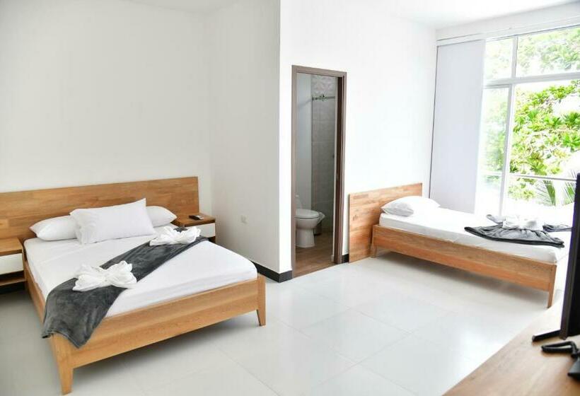 חדר דלוקס לשלושה עם נו לים, Alpha Hotel Boutique