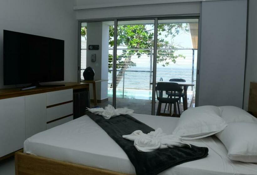 חדר סטנדרט נוף לבריכה, Alpha Hotel Boutique