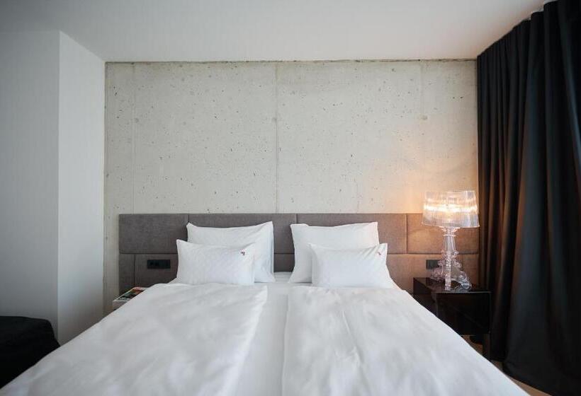 2 Bedroom Apartment with Views, Neu Residences Smart Stay