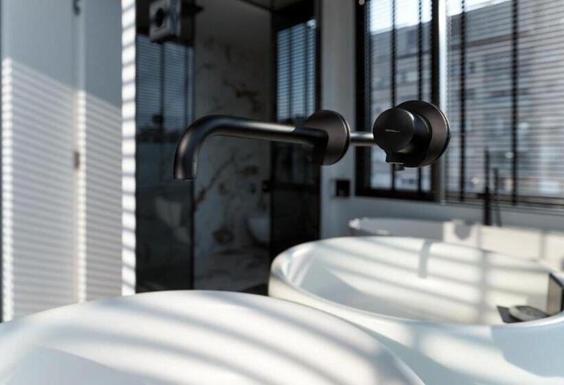 1 Bedroom Penthouse Apartment, Neu Residences Smart Stay