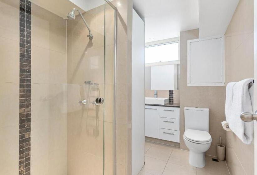 Апартаменты 2 спальни Вид на Сад, 84 The Spit Holiday Apartments
