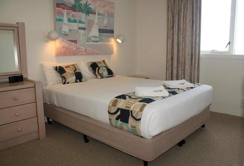 Superior 2-bedroom flat with a view, 84 The Spit Holiday Apartments