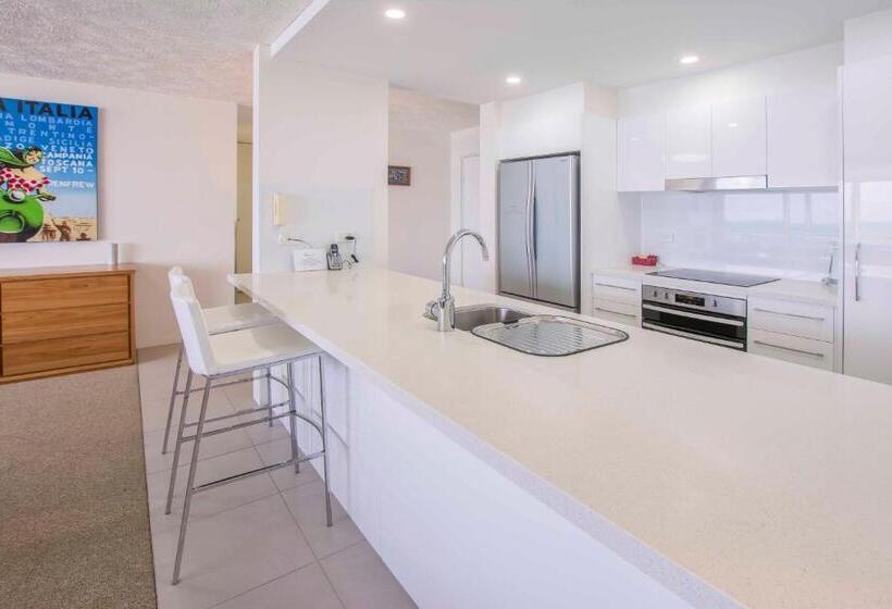 Superior 2-bedroom flat with a view, 84 The Spit Holiday Apartments
