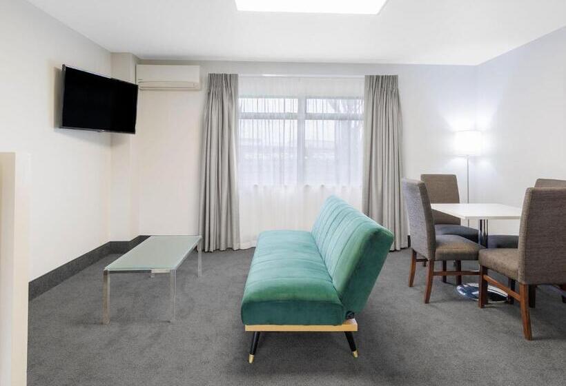 Family Suite, Jetpark Hamilton Airport New Zealand