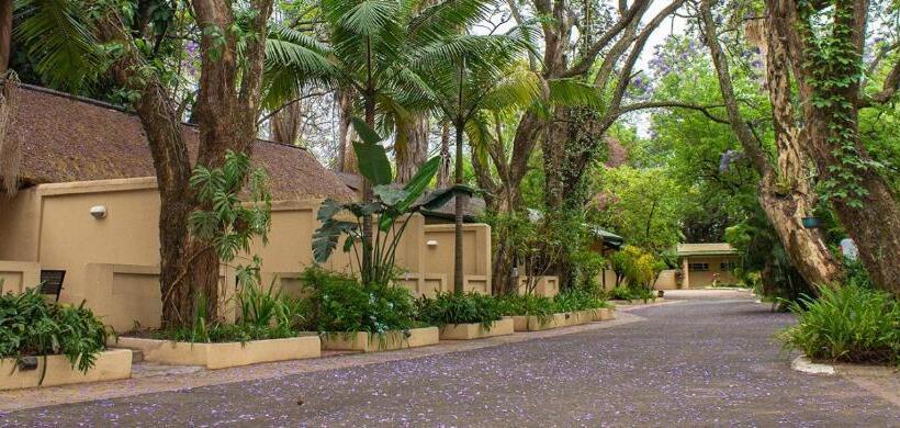 Номер Стандарт Вид на Сад, Numbi & Garden Suites