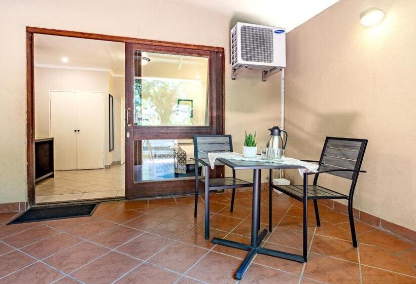 Номер Стандарт Вид на Сад, Numbi & Garden Suites