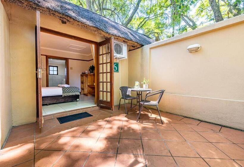 Номер Стандарт Вид на Сад, Numbi & Garden Suites