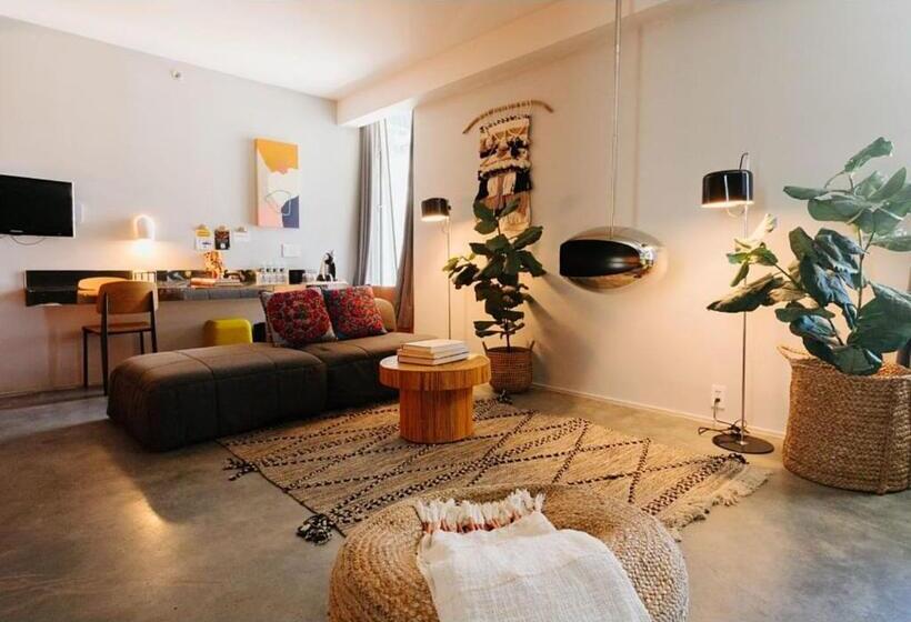 غرفة قياسية, Alameda Highline