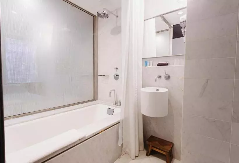 Economy Room