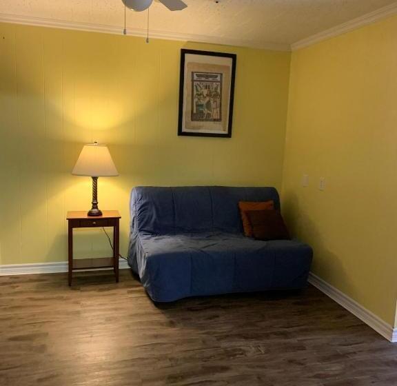 דירת חדר, Lakelawn B&b Motel