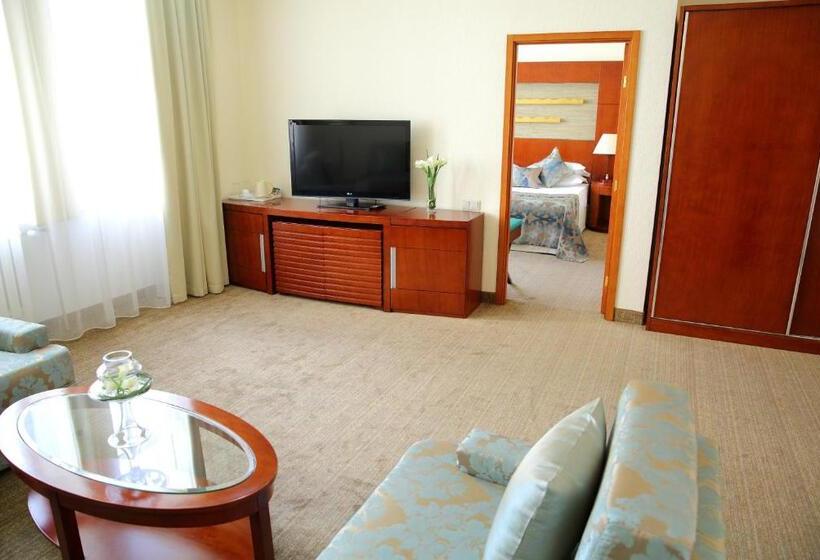 سوییت سوپریور, Park Hotel Bishkek