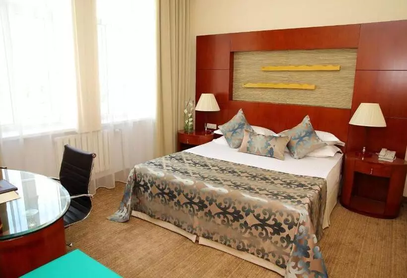 سوییت سوپریور, Park Hotel Bishkek