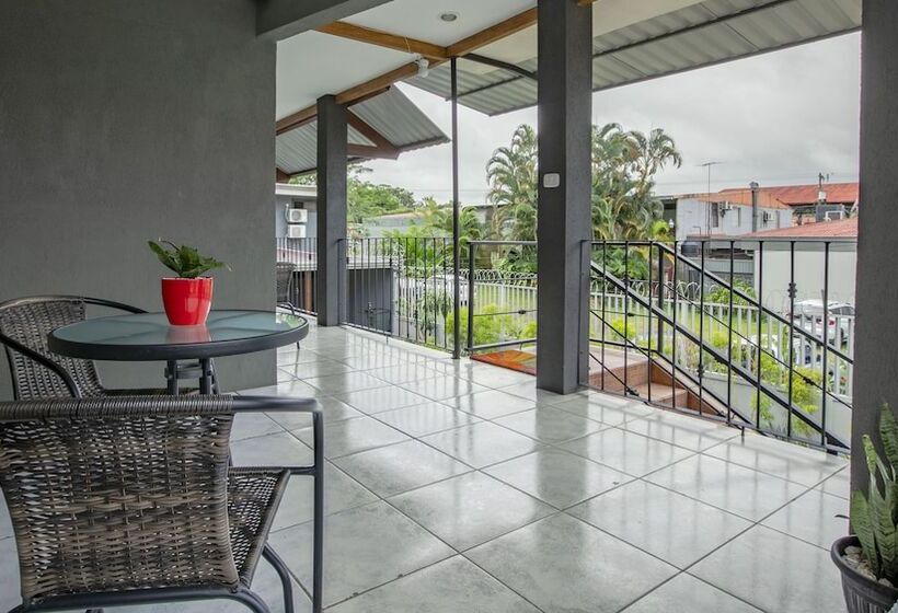 带双人床的基本房间, Coati Arenal Lodge