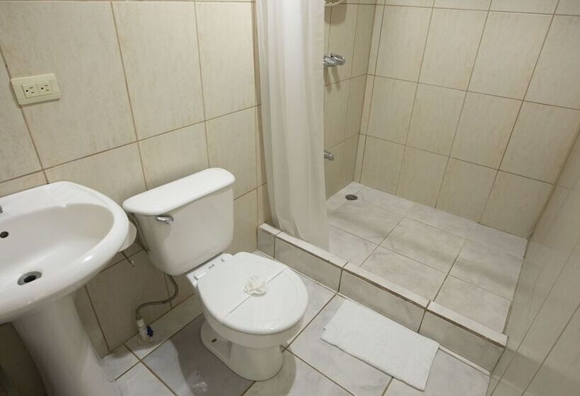 带双人床的基本房间, Coati Arenal Lodge