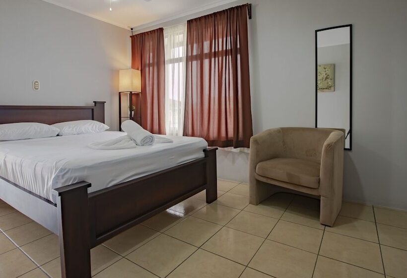 带双人床的基本房间, Coati Arenal Lodge