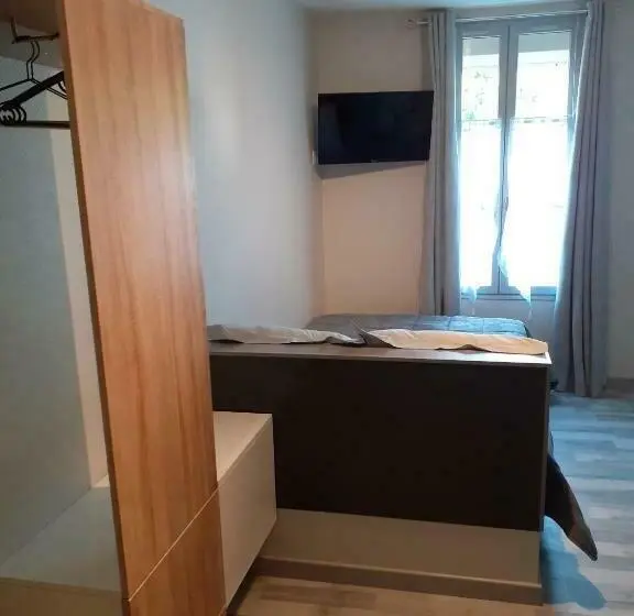 スタンダードスタジオ, Les Appartements Du Saint Hubert