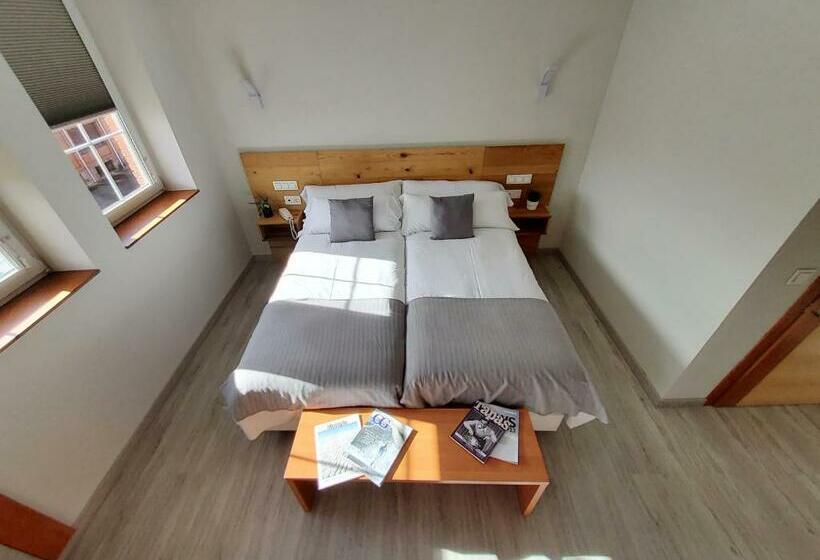 Номер Стандарт, Marques De Aguilar