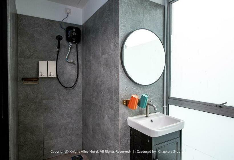 חדר סטנדרט, Knight Alley