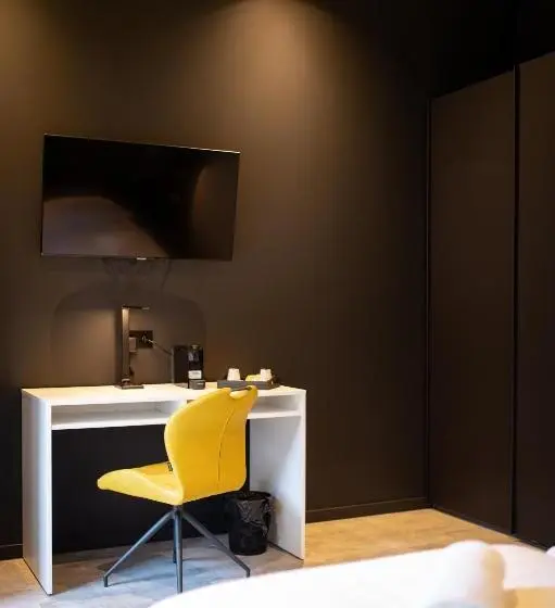 デラックストリプルルーム, Boutique Hôtel, La Cour De La Reine, Rooftop & Bistronomique Restaurant