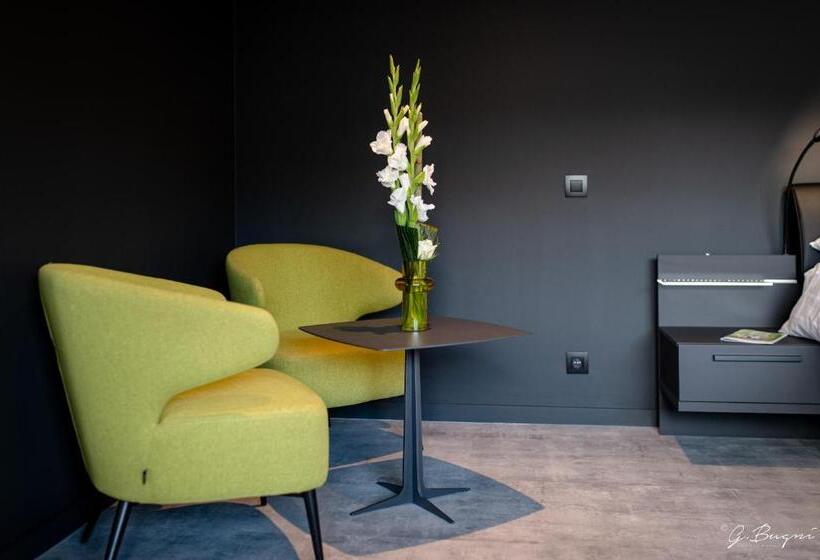 غرفة ديلوكس ثلاثية, Boutique Hôtel, La Cour De La Reine, Rooftop & Bistronomique Restaurant