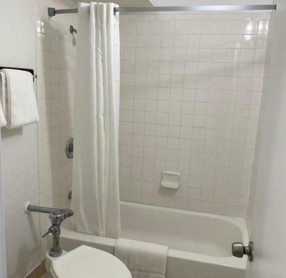 Номер Economy Индивидуальный, Luxury Inn