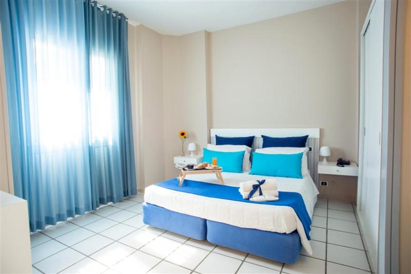 标准间, Lo Scoglio