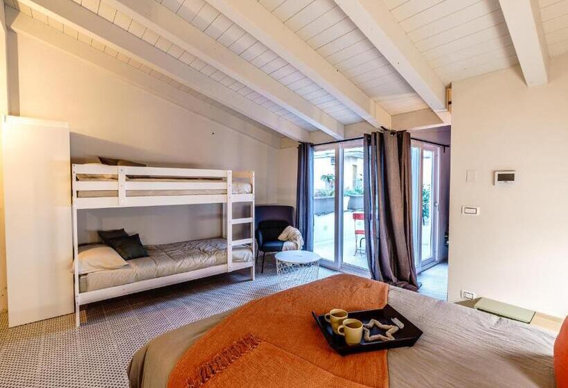 חדר סטנדרט לארבעה, Paso A Paso