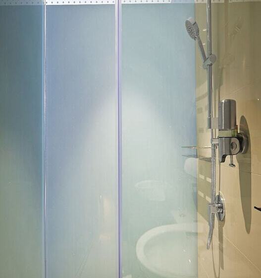 Studio Standard Łóżko Queen Size, Komune Living & Wellness In The Park