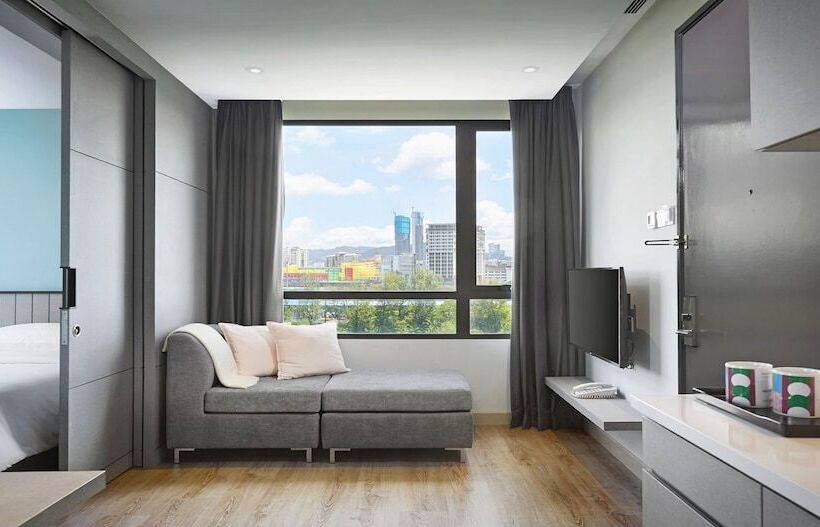 استودیوی استاندارد, Komune Living & Wellness In The Park