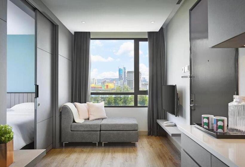 استودیوی استاندارد, Komune Living & Wellness In The Park