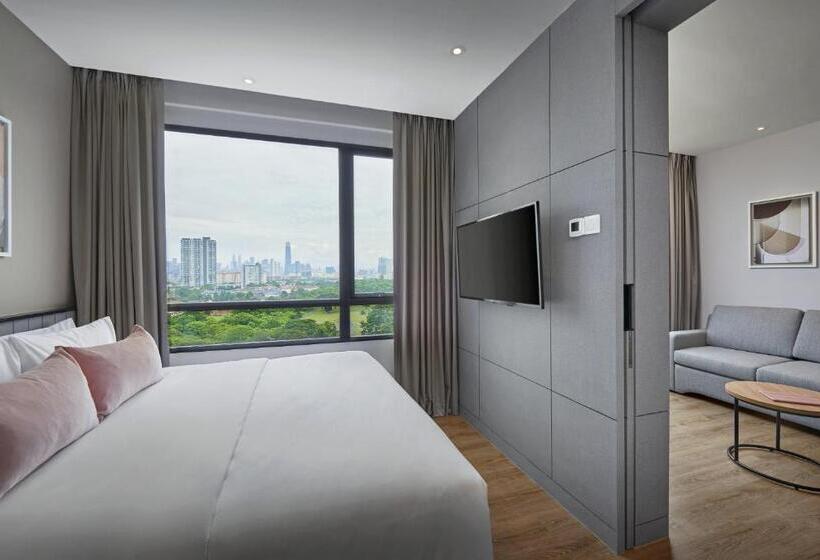 استودیوی استاندارد, Komune Living & Wellness In The Park