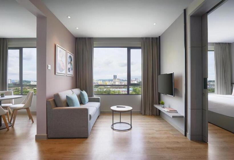 استودیوی استاندارد, Komune Living & Wellness In The Park