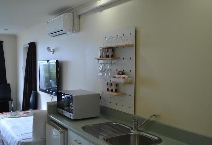 Апартаменты 1 Спальня, Colonial Lodge Motel