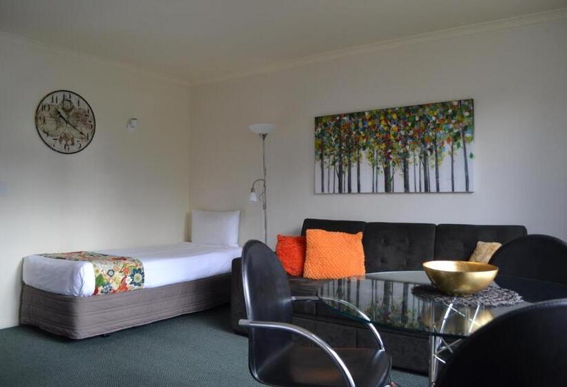 Апартаменты 1 Спальня, Colonial Lodge Motel