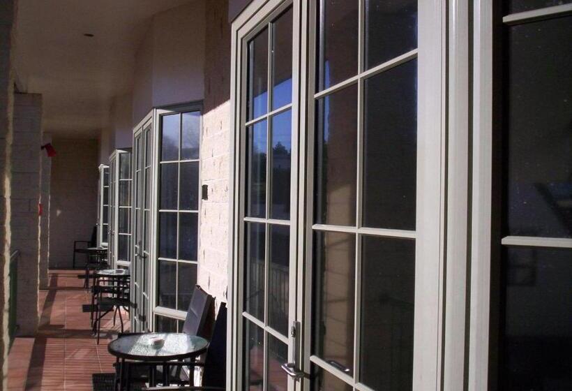 Номер Стандарт с Гидромассажем, Colonial Lodge Motel