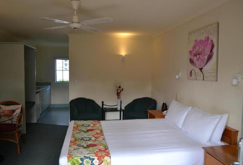 Номер Стандарт с Гидромассажем, Colonial Lodge Motel