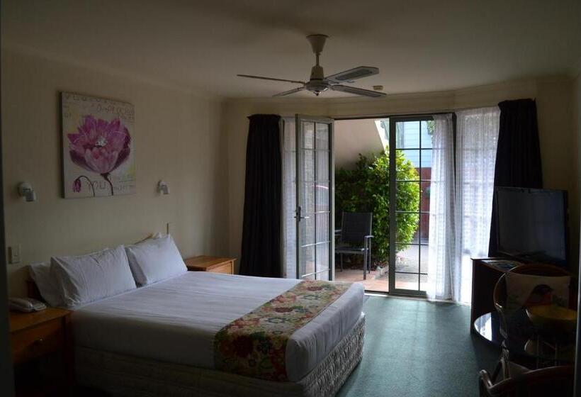 Номер Стандарт с Гидромассажем, Colonial Lodge Motel