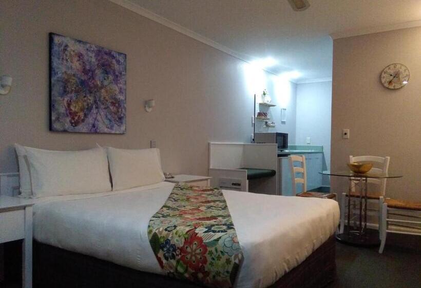 Номер Стандарт с Гидромассажем, Colonial Lodge Motel