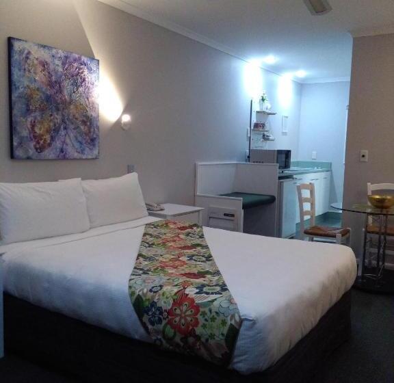 Номер Стандарт с Гидромассажем, Colonial Lodge Motel