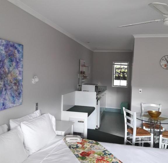 Номер Стандарт с Гидромассажем, Colonial Lodge Motel