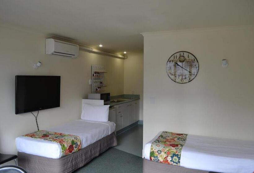 Номер Economy, Colonial Lodge Motel