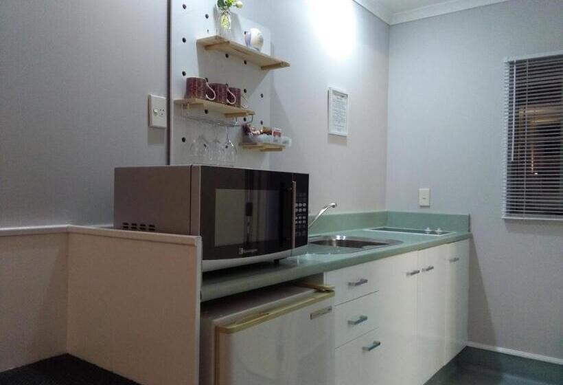 Номер Стандарт Индивидуальный Кровать Куин, Colonial Lodge Motel