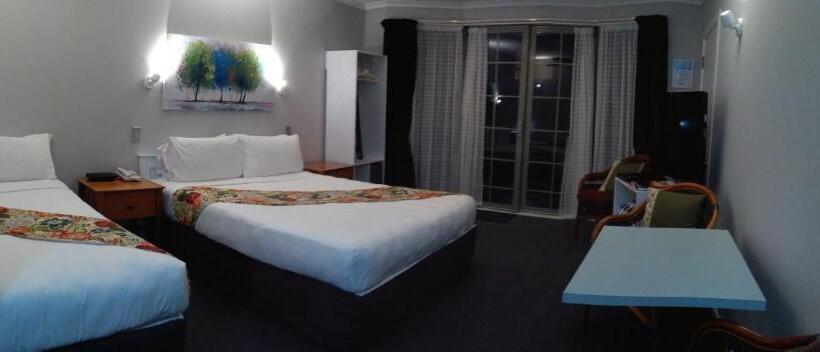 Номер Стандарт Индивидуальный Кровать Куин, Colonial Lodge Motel