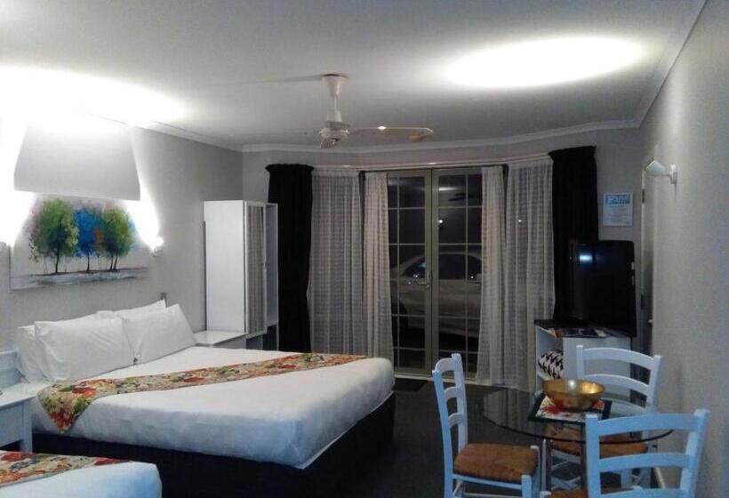 Номер Стандарт Индивидуальный Кровать Куин, Colonial Lodge Motel