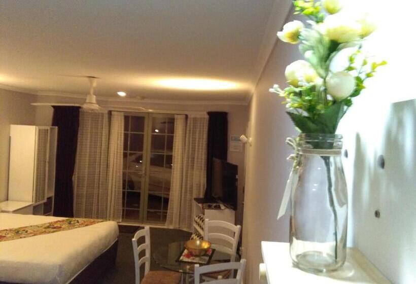 Номер Стандарт Индивидуальный Кровать Куин, Colonial Lodge Motel