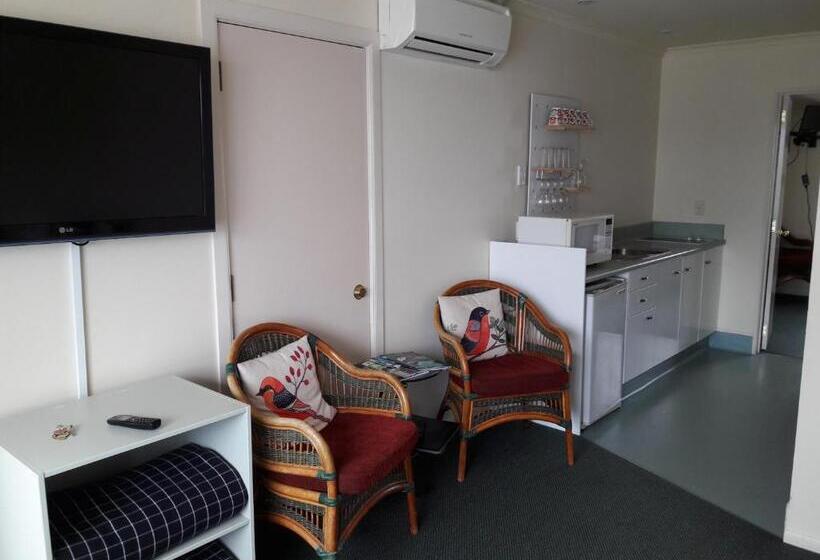 Апартаменты 2 Спальни, Colonial Lodge Motel